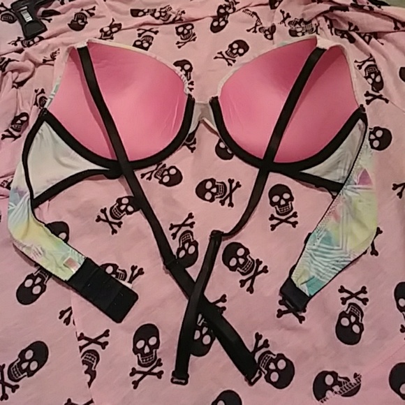 🆑🎉 PINK🆚Wear Everywhere Push🆙 Bra - Picture 3 of 8
